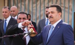 رئيس الوزراء يدق جرس ثانوية الصدرين للمتميزين لبدء العام الدراسي الجديد